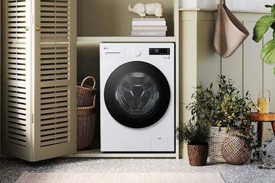 Laundry Rescue field technician diagnosing a washing machine error